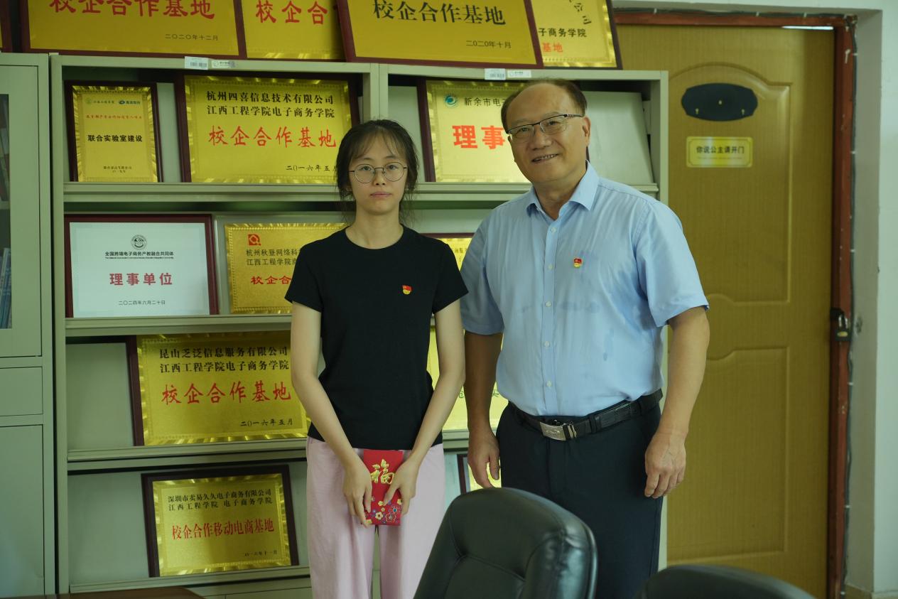 beat365体育官方网站校领导开展“七一”走访慰问活动