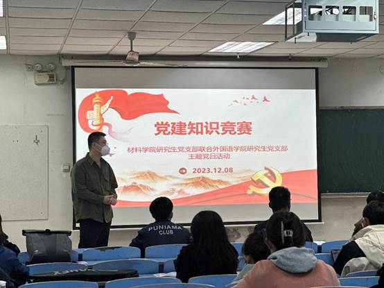 说明: 一群人站在桌子上中度可信度描述已自动生成 说明: 一群人站在桌子上中度可信度描述已自动生成